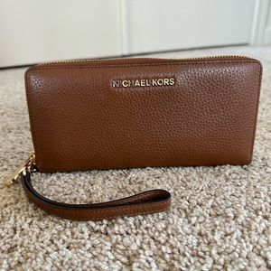 Michael Kors Leather Continental Wristlet